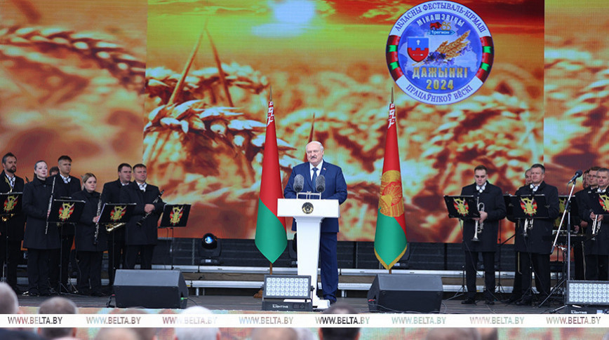 Lukashenko: All the roads to Belarusian agrotowns will be repaired